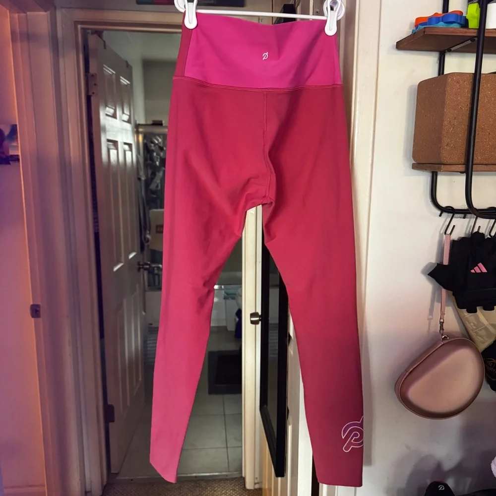 Peloton Women’s Small Pink Cross Front High Rise Leggings. - Picture 2 of 6